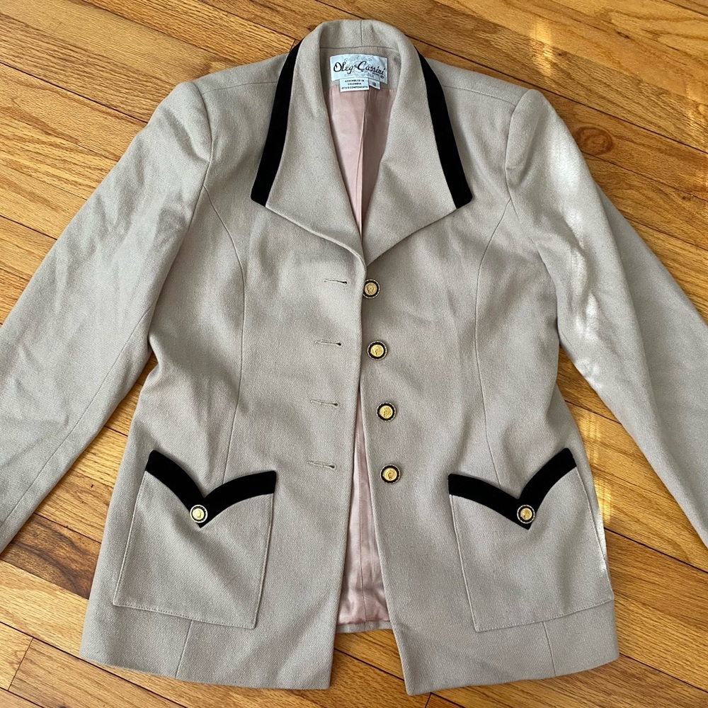 Vintage 100% wool tan blazer with black velvet trim and gold buttons size 12